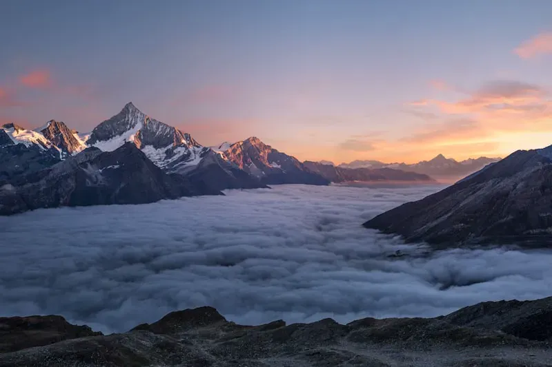 山间湖泊